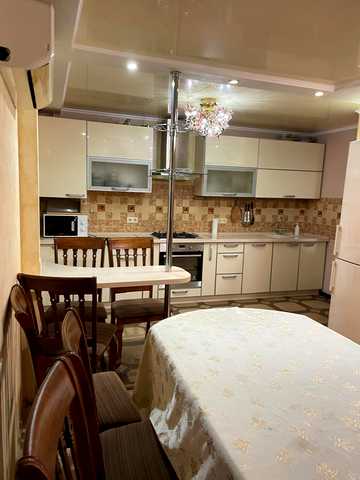 Героїв Крут вул. (Черепіна), 36