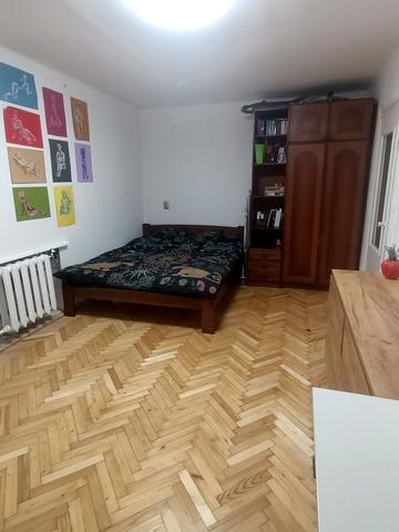 Дністерська вул., 2