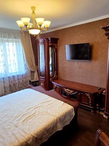 Червоної Калини просп. (Володимира Маяковського), 36/7