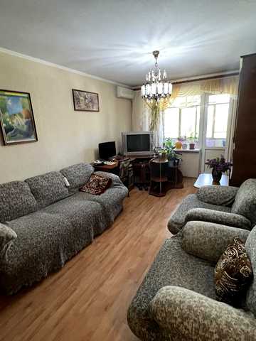 Металургів вул., 32