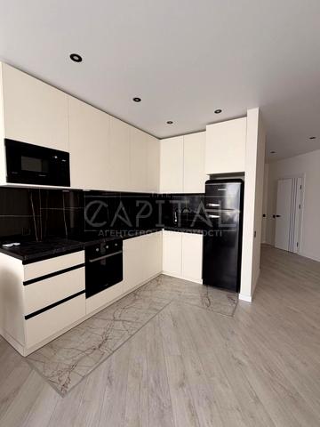 Причальна вул., 8