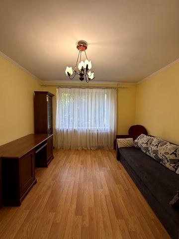 Євгена Патона вул., 13