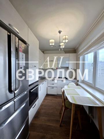 Академіка Павлова вул., 134/16