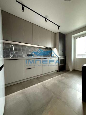 Старий Поділ вул., 18