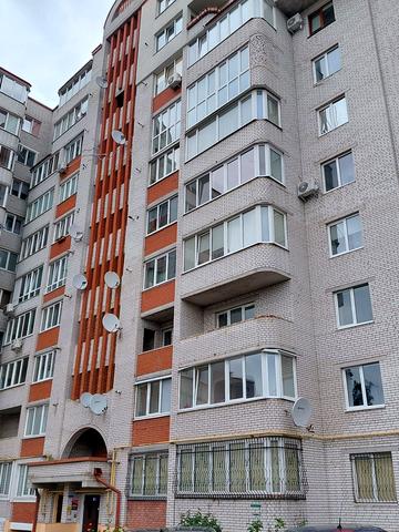 Коновальця вул., 11