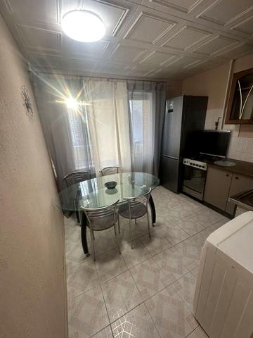 Олександра Архипенка вул. (Мате Залки), 8-Б