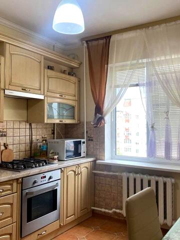 Івана Миколайчука вул., 17
