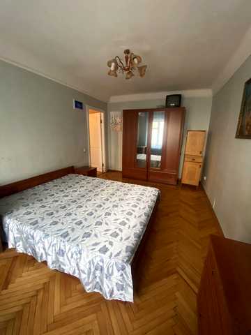 Дегтярівська вул., 15