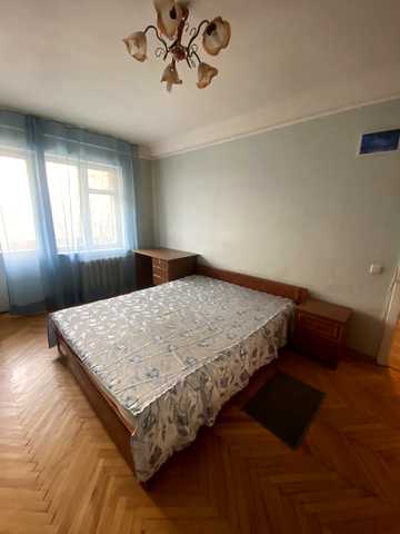 Дегтярівська вул., 15