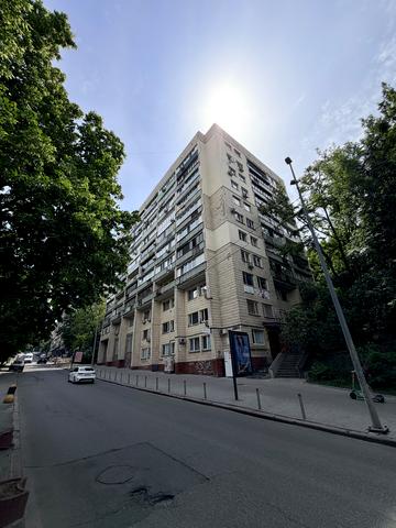 Кловський узвіз, 18