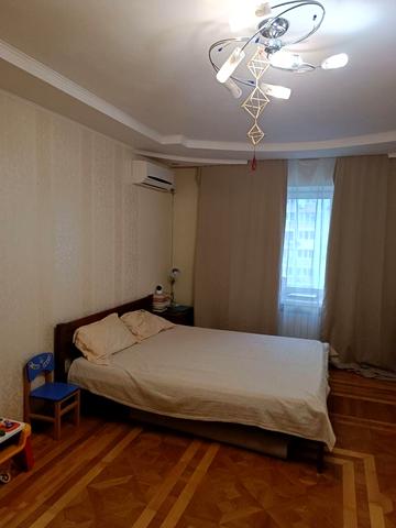 Урлівська вул., 8