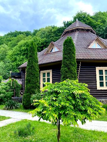 Акації вул., 7