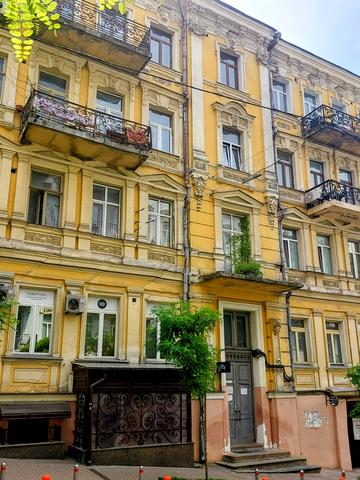 Костельна вул., 4