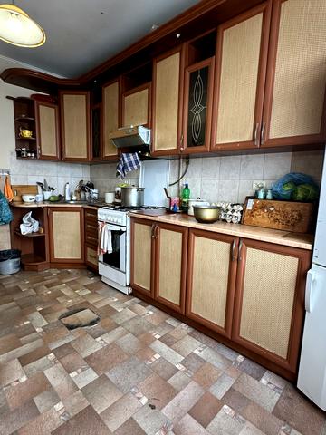 Коломийська вул., 6