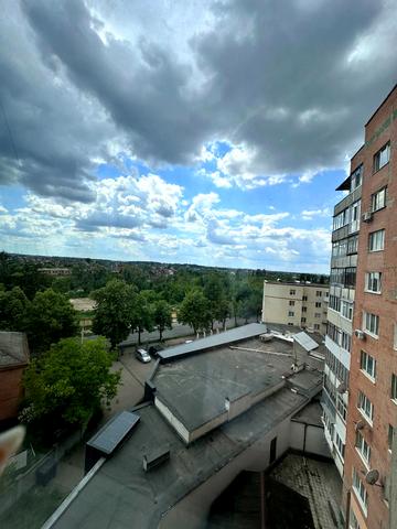 Степана Бандери вул., 1