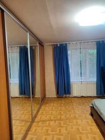 Студентська вул., 5