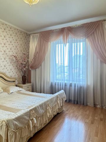 Дмитрівська вул., 69
