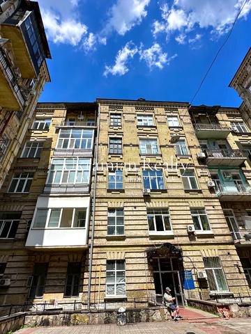 Богдана Хмельницького вул., 10