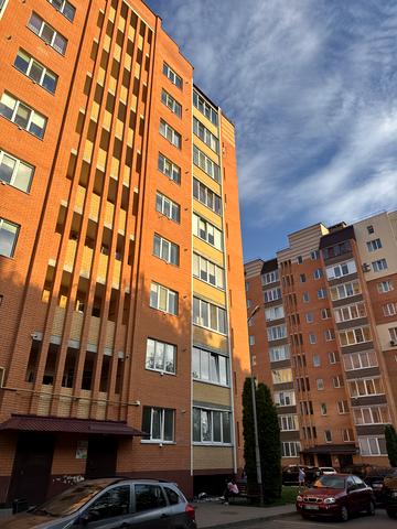 Героїв-Добровольців вул., 1