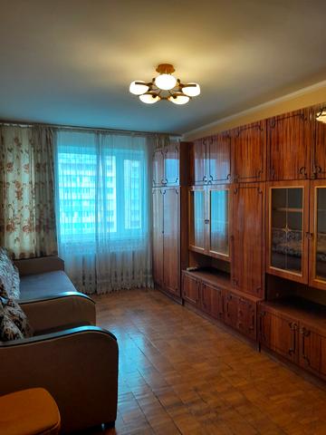 Мілютенка вул., 42