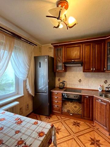Драгоманова вул., 8