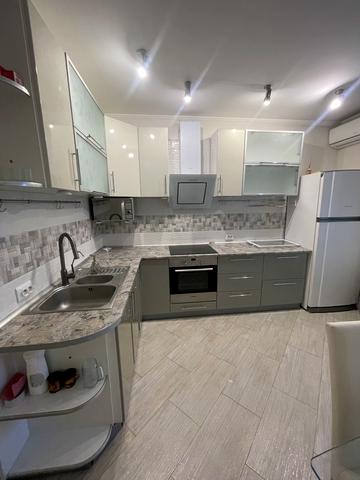 Валерія Лобановського вул., 27