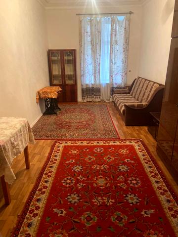 Базарна вул., 2