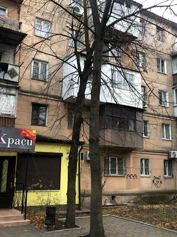 Космонавтів вул., 19/1