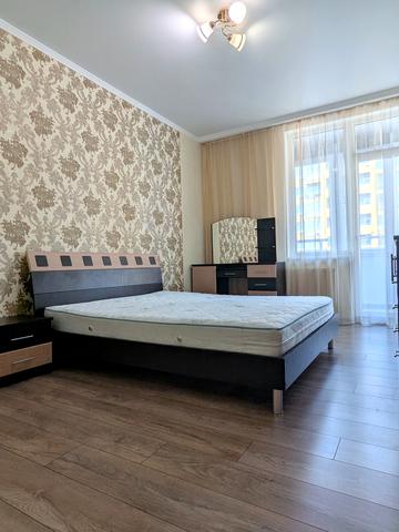 Михайлівська вул., (Будинок 1)