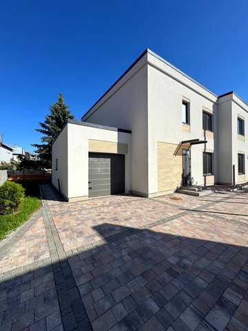 Лесі Українки, 30