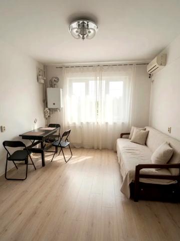 Платанова вул., 82