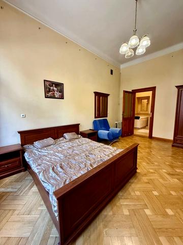Панаса Саксаганського вул., 11
