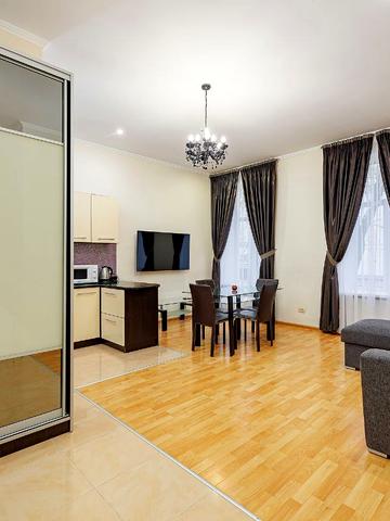 Мирослава Скорика вул. (Петра Чайковського), 12