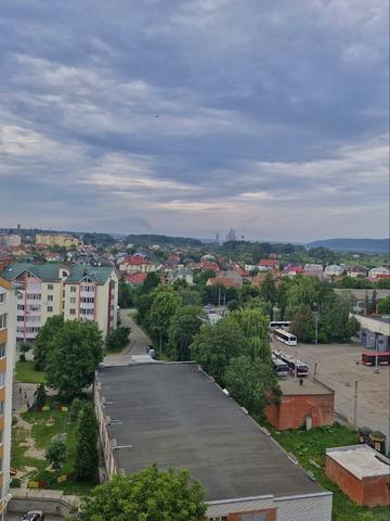 Тролейбусна вул., 32