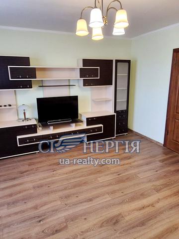 Феодосійська вул., 4