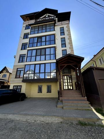 Чорновола вул., 5