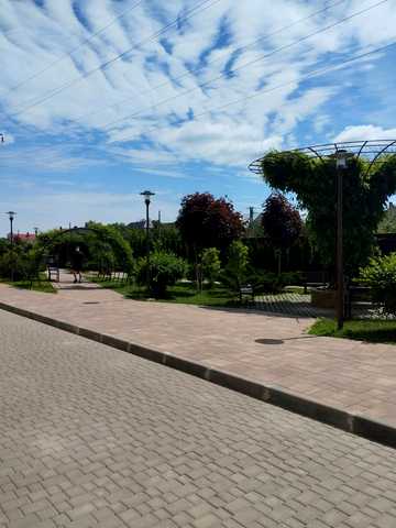 Перлинна вул., 8