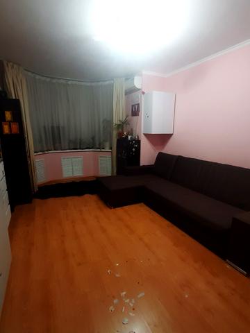 Анни Ахматової вул., 35