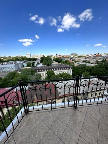 Деволанівський узвіз, 12