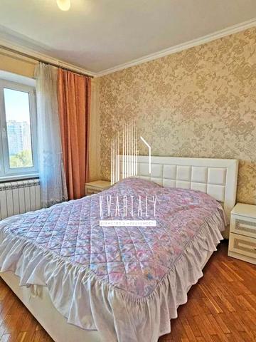 Срібнокільська вул., 14