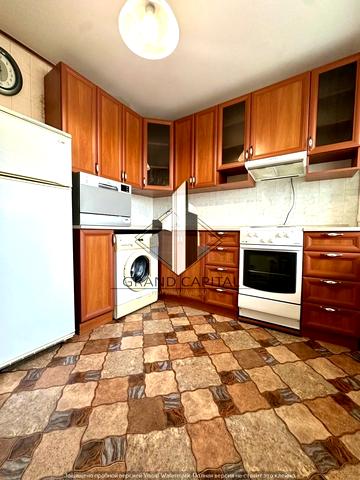 Оболонський просп., 9
