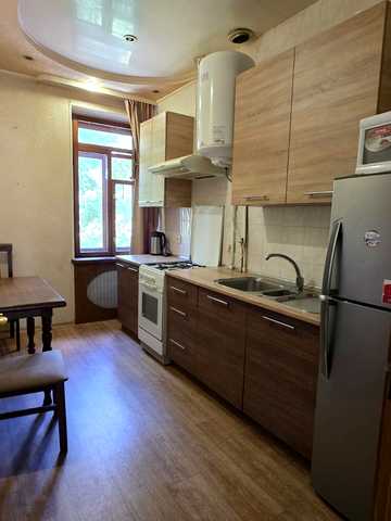 Науки просп. (Леніна), 13