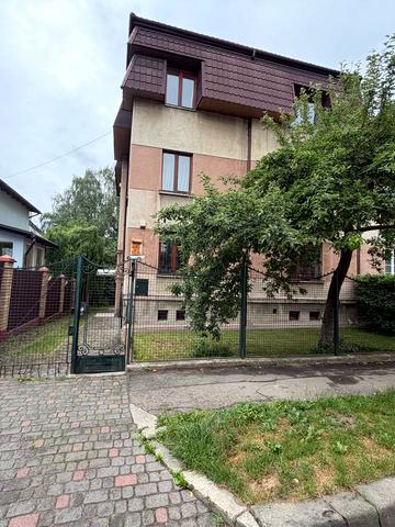 Марії Заньковецької вул., 3