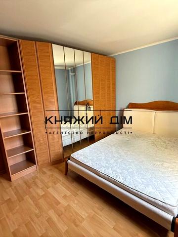 Павла Тичини просп., 8