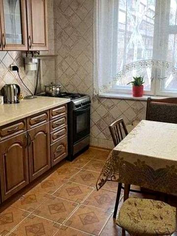 Ніжинська вул., 7