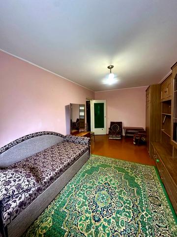 Космонавтів вул., 8а