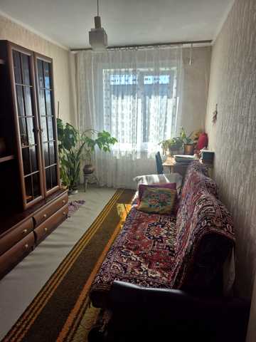 Космонавтів вул., 124