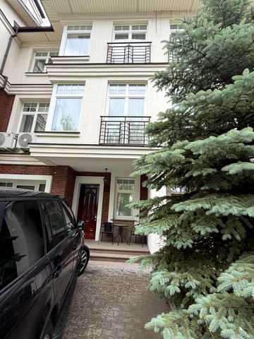 Берегова вул., 1