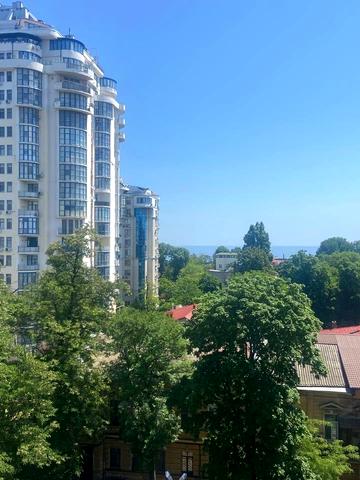 Відрадна вул., 13