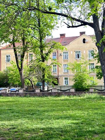 Залізнична вул., 47